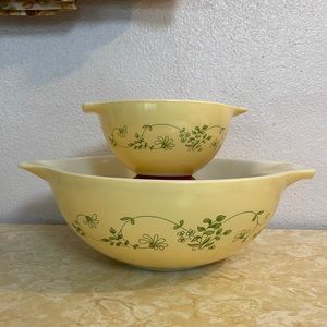 Pyrex Shenandoah set of 2 cinderella bowls (1981)
